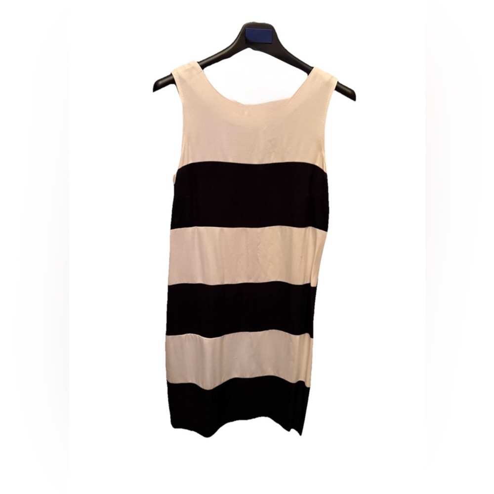 Elegant Black and Cream Sleeveless Dress